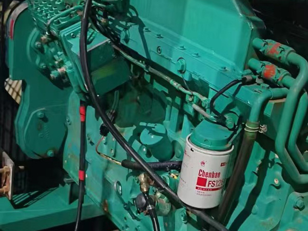 索县如何确定新的发电机组控制系统是否与原系统兼容？