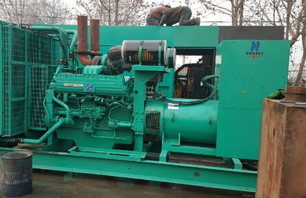 索县发电机组如何判断水冷式机油散热器内部是否需要清洗？