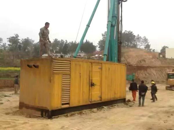 索县如何判断水冷式机油散热器密封件是否需要更换？
